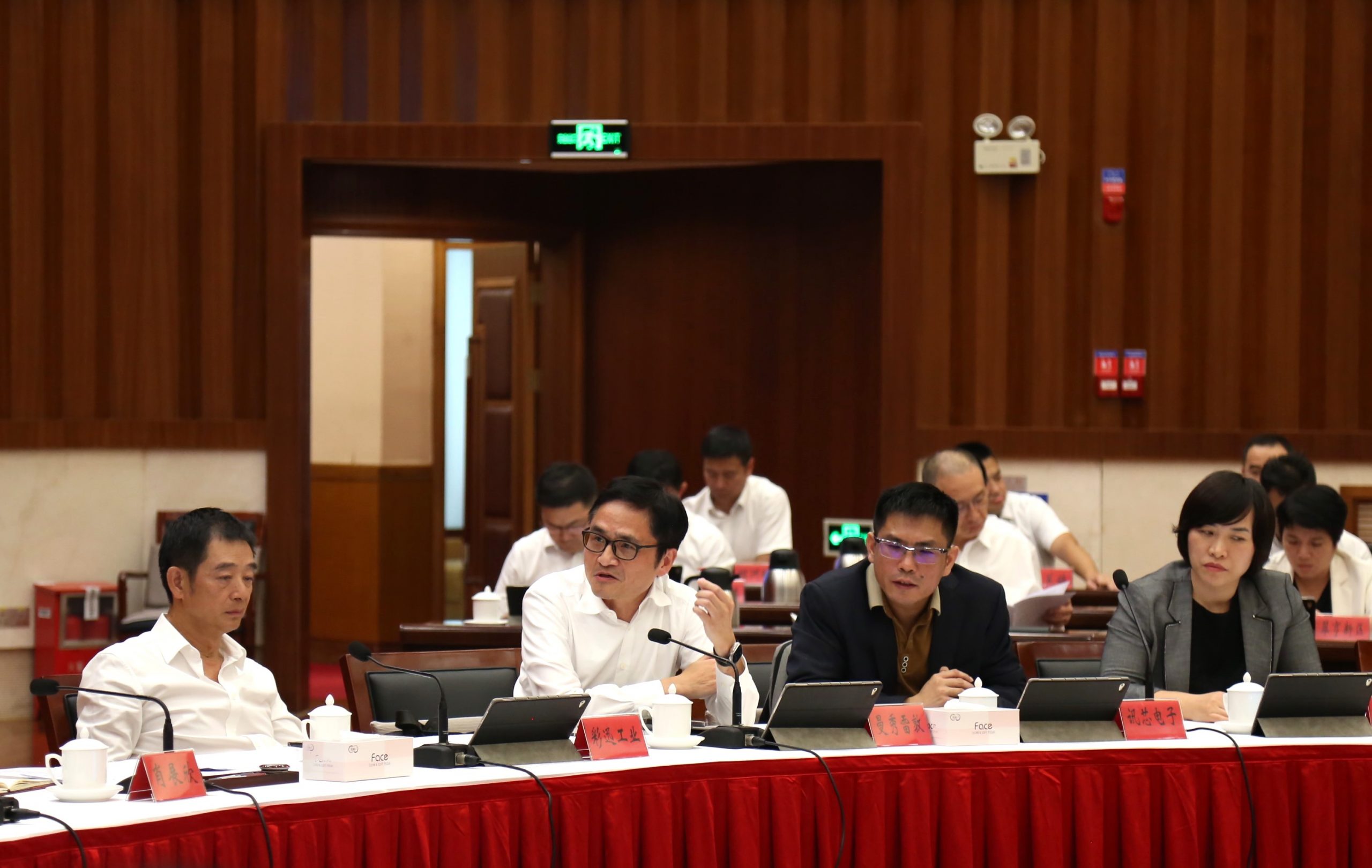 商务部召开外贸企业圆桌会