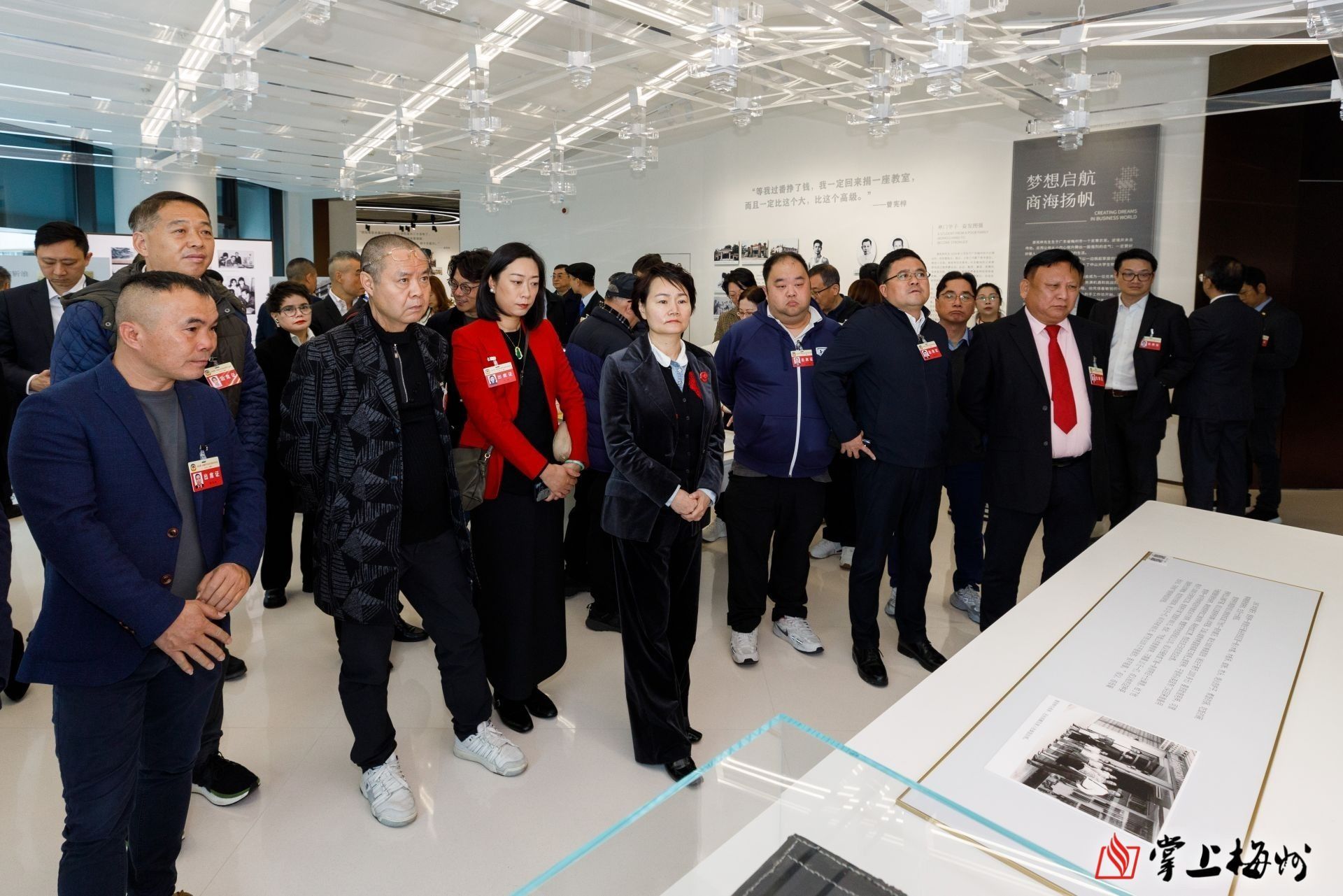 王有莉参赞陪同陈道江大使出席莫兰特湾市政综合体项目竣工剪彩仪式