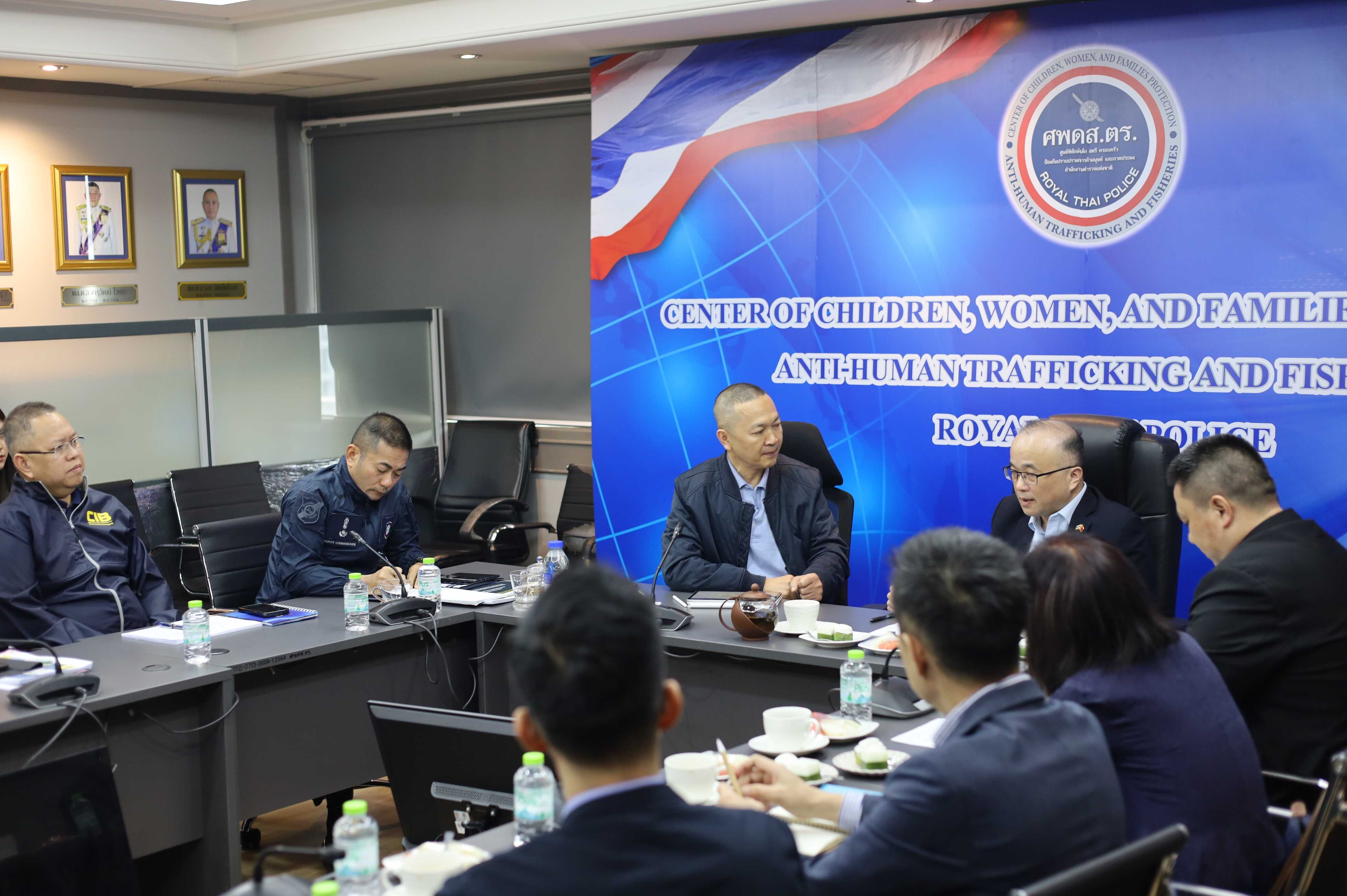 吕瑞浩公参会见非盟委员会经贸司代司长帕特里克