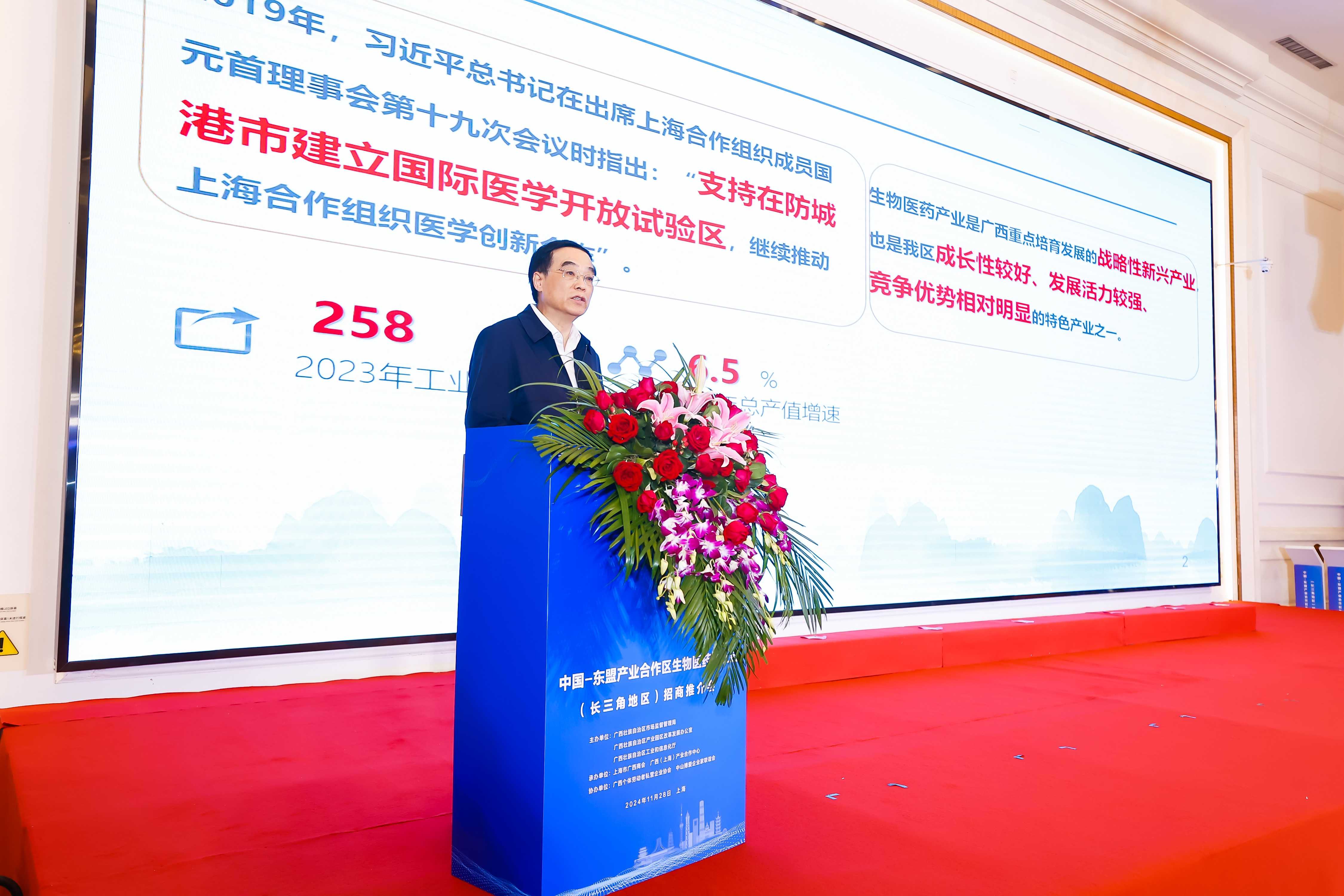 吕瑞浩公参同援非盟总部技术援助组进行工作交流