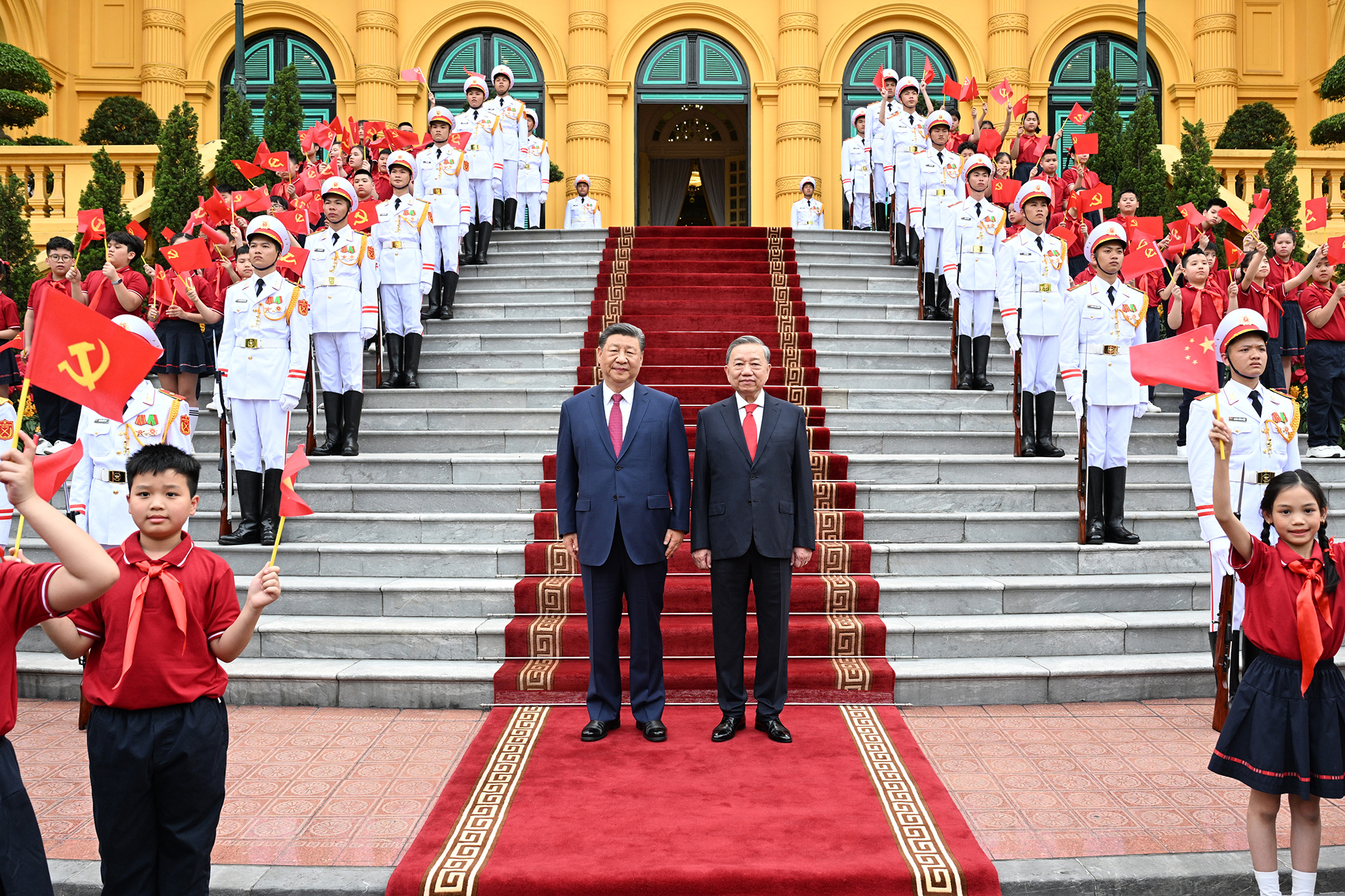 驻几内亚比绍大使杨仁火出席使馆举办的庆祝中华人民共和国成立76周年招待会