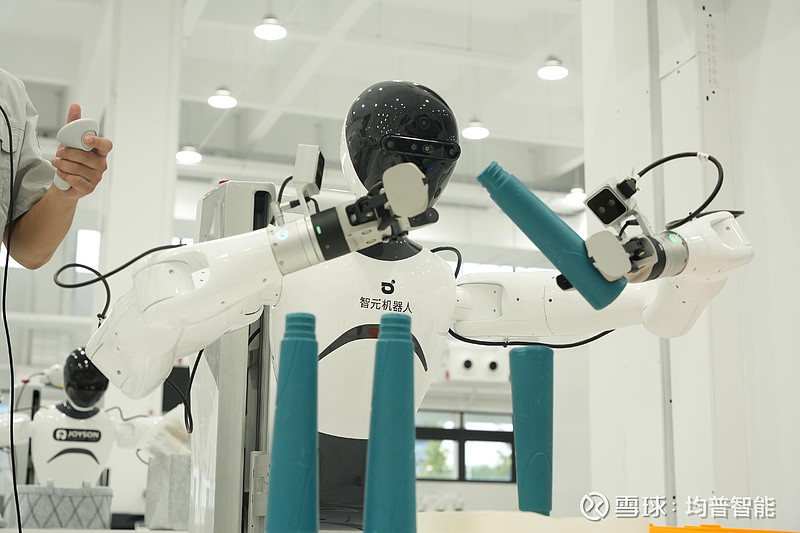 量化派创始人周灏提出“智能物种”概念，称机器人将从表演到现实生产力