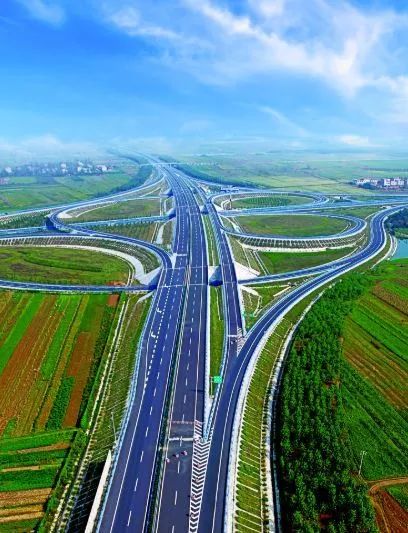 盐湖股份：2025年年报中“收入与成本”章节为抵销后数据，“分部信息”章节为未抵销数据
