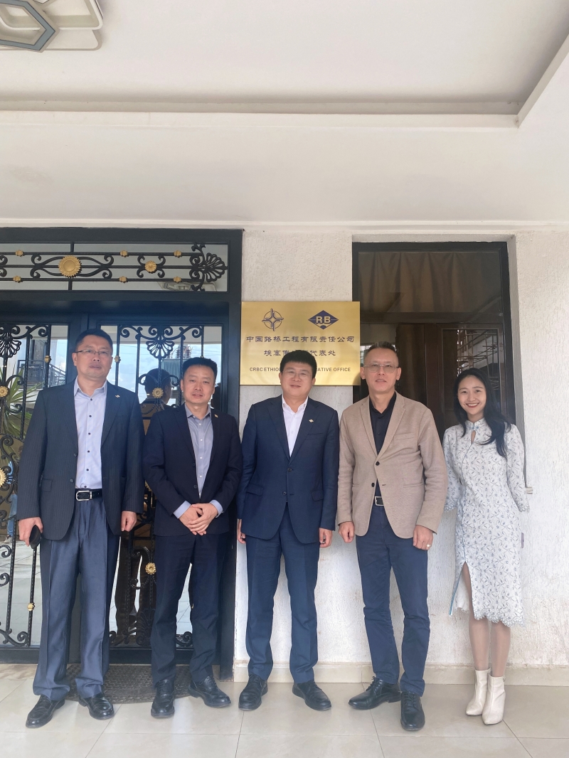 吕瑞浩公参同非洲大陆自贸区非盟联络办主任进行工作交流